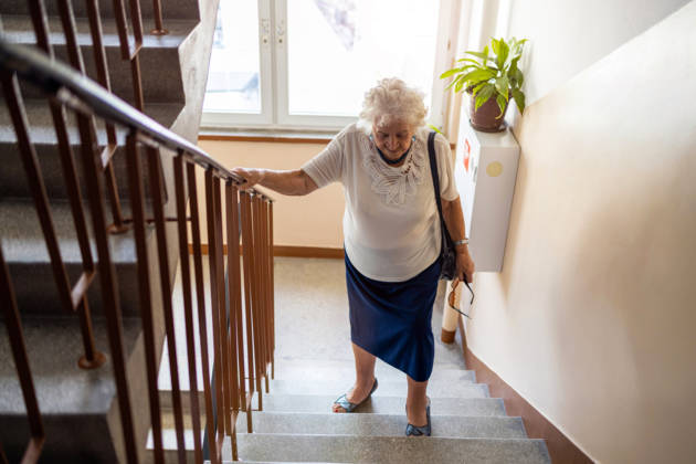 Seniors: gare aux chutes silencieuses!